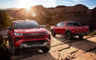預售163萬元｜大改款《Toyota Hilux》強化越野能力&升級LV.2與雙12.3吋螢幕 取消通風椅