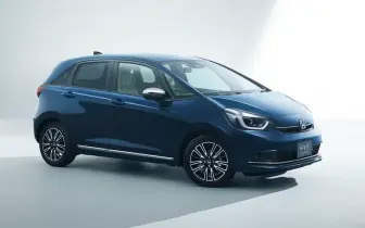 Honda Fit 要變帥了！告別可愛風，新一代油電小車油耗上看每公升 32 公里