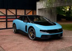 躍馬史上首款「4門5座」極簡轎跑！《Ferrari Luce》四馬達 1,050匹 60項專利 風洞淬鍊5年降臨