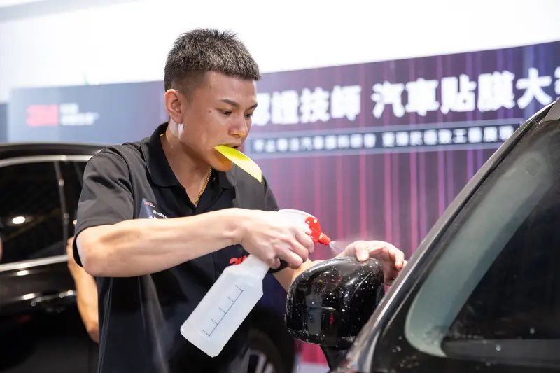 本次3M汽車貼膜大賽採淘汰制進行，精選四大高難度車體貼膜工法細節作為競賽項目，全面考驗技師施工精準度與穩定性。(3M提供)