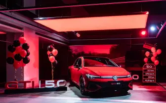紐北最速前驅鋼砲 194.8萬！Volkswagen Golf GTI 50週年紀念版 325匹 零百5.3秒
