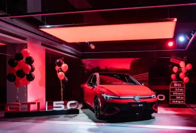紐北最速前驅鋼砲 194.8萬！Volkswagen Golf GTI 50週年紀念版 325匹 零百5.3秒