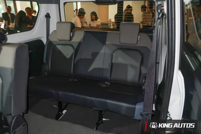8人座車型的第三排座椅