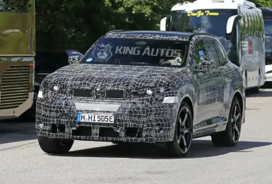 上看800匹的純電巨獸！全新《BMW iX5 M》大卡鉗配跑胎透露性能野心