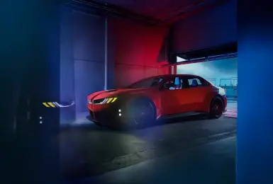 預覽純電BMW M3！BMW M Concept Neue Klasse 黃光鯊魚頭 四馬達的極致性能 