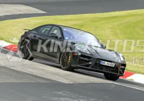 實體按鍵全拔掉？小改款《Porsche Panamera》內裝首次曝光 經典V8 GTS有望以PHEV續命