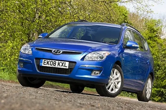 2011年式Hyundai i30 CW 旗艦型，建議售價78.9萬元。Hyundai i30 CW（轎旅車型）於 2009 年 6 月由總代理南陽實業正式在台國產上市，並在該年底追加導入 1.6 升柴油動力。該車系主力販售期間約為 2009 年至 2013 年，約於 2013 年第一季左右因產品世代交替與市場策略而在台灣停售。