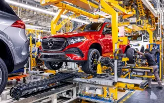 《Mercedes-Benz》爆財務危機 發不出獎金 還想凹免費加班