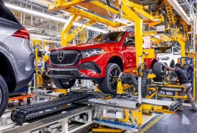 《Mercedes-Benz》爆財務危機 發不出獎金 還想凹免費加班