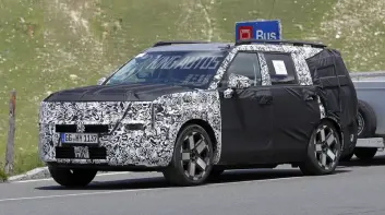尾燈變高！小改款《Hyundai Santa Fe》改直立尾燈 擬換8速自排變速系統