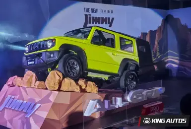 不只越野 也懂通勤！小改款《Suzuki Jimny》維持84.9萬元 升級LV.2 9吋中控螢幕 支援無線Apple CarPlay
