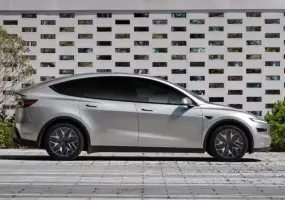 Tesla Model YL 美國正式登場！六人座加長版空間、配備全面升級
