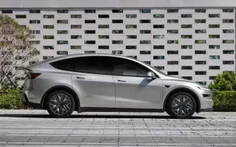 Tesla Model YL 美國正式登場！六人座加長版空間、配備全面升級