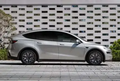 Tesla Model YL 美國正式登場！六人座加長版空間、配備全面升級