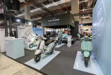 Vespa GTS 80周年特仕版首度亮相 領軍全新180引擎車系現身2026國際重機展