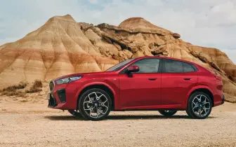 電能架構再進化！汎德《BMW iX2》續航提升至472公里 零百5.6秒