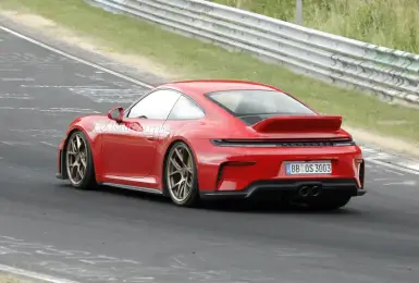 經典鴨尾重出江湖？小改款《Porsche 911 GT3 Touring》現身紐柏林賽道