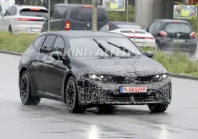 首次曝光！《BMW i3 Touring》純電旅行車 動感線條勾勒迷人翹臀