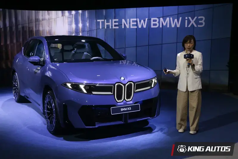 BMW Designworks 上海設計工作室的總監張雅琴(Vanessa Chang)女士,與媒體朋友們分享 iX3 的設計。她負責領導創意轉型,並主導該工作室在中國市場及全球的設計方向。