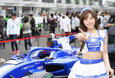 【國王車訊】車模美女收集 KONDOracing 夏川いづみ