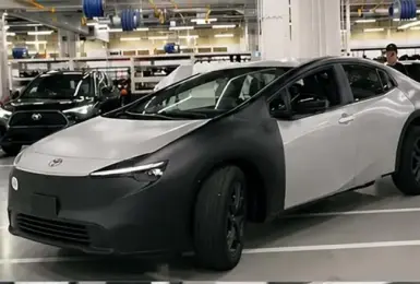 Toyota 新世代 Corolla 開發曝光！Fastback 造型、油電與純電平台同步現身