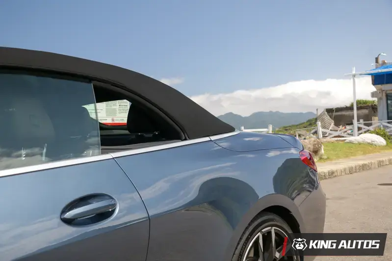 後排窗戶可以升降，讓車內空氣對流的更好。