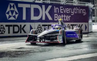 保時捷衛冕 Formula E 製造商世界冠軍  Jake Dennis 代表客戶車隊 Andretti 登上頒獎台