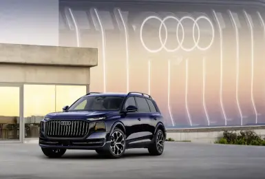 全新《Audi Q9》旗艦 對尬GLS與X7｜5.3 米超大車格 獨立商務後座 全景玻璃天窗破紀錄