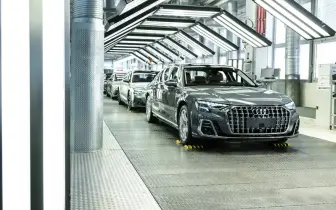 《Audi》德國旗艦車工廠傳關閉危機 數千名員工走上街頭抗議