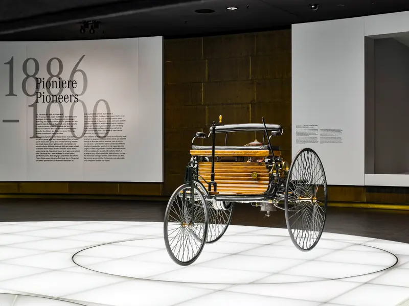 賓士一號(Benz Patent-Motorwagen)沒有車門