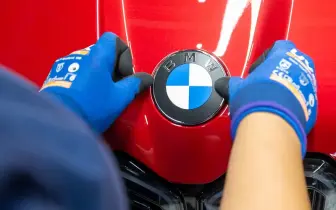 季獲利衰退35%！《BMW》擬裁8,000人 重新評估車系佈局