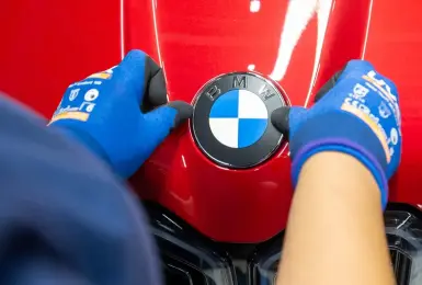 季獲利衰退35%！《BMW》擬裁8,000人 重新評估車系佈局