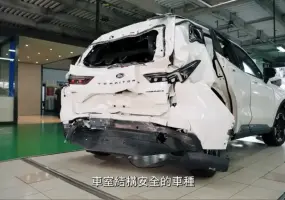 保命神車！《Ford Territory》扛下大貨車追撞 車主再買一台