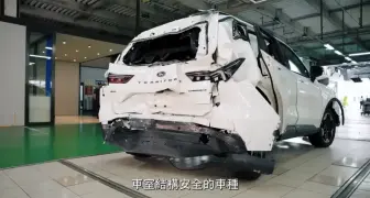 保命神車！《Ford Territory》扛下大貨車追撞 車主再買一台