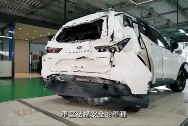 保命神車！《Ford Territory》扛下大貨車追撞 車主再買一台