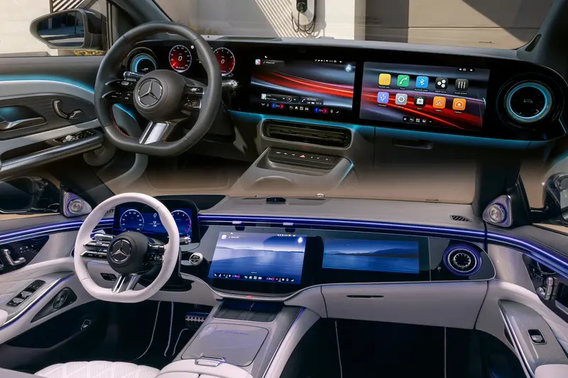 Mercedes-Benz 旗下新世代車款中控台上布滿螢幕,小至入門 GLA(上圖),大至旗艦轎車 S-Class。
