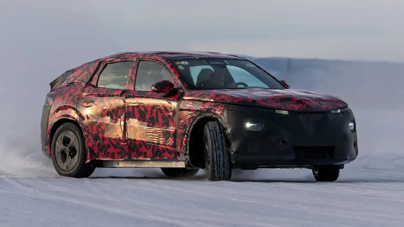 Alfa Romeo 之前公布的全新 Stelvio 偽裝測試車