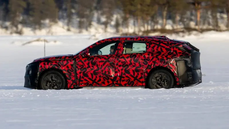 Alfa Romeo 之前公布的全新 Stelvio 偽裝測試車