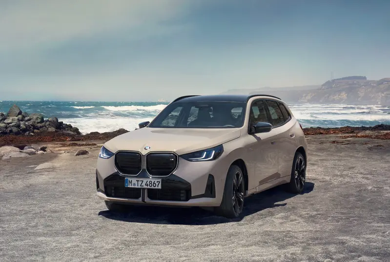 全新BMW X3將運動風格與粗獷氣息完美詮釋，更展現不容妥協的駕馭基因。BMW總代理汎德限時呈獻「BMW仲夏禮遇」，提供多元彈性的尊榮入主方案，包含180萬元48期零利率，或低月付5,900元起分期優惠，亦可選擇3年租賃優惠方案。凡於本月完成交車領牌，即尊享晶華酒店集團三天兩夜住宿禮遇指定車型再享1年乙式全險，以周全的行車守護與豪華禮遇，陪伴車主隨心征服無限疆界