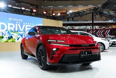 經銷端消息｜《Toyota Crown Sport》訂金30萬 hev與pehv雙動力 11月上市