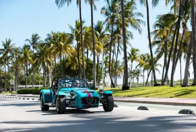 Caterham Seven Miami 限量現身蒙特雷，12 輛特別版成為收藏家焦點