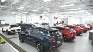 Kia高雄原廠精選中古車展 Sportage、Carnival...等 逾40台低里程車款 原廠保固5年起