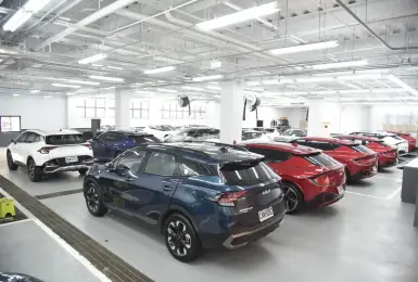 Kia高雄原廠精選中古車展 Sportage、Carnival...等 逾40台低里程車款 原廠保固5年起