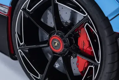 以賽道基因，淬鍊出極致性能 普利司通成為 Lamborghini Fenomeno Roadster 獨家輪胎夥伴
