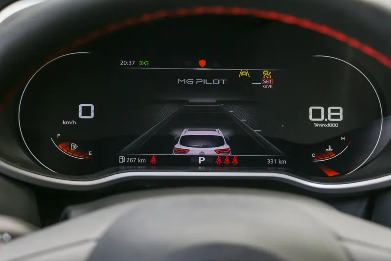 ▲全車系標配MG Pilot 2.0 Level 2 駕駛輔助系統,具備全速域 ACC(附 Stop & Go)與 LKA 車道維持功能。運作邏輯成熟穩定,除了能有效減輕走走停停或遠途駕駛的疲勞感,對不同駕駛者與新手而言更是極具信任感的安全後盾。