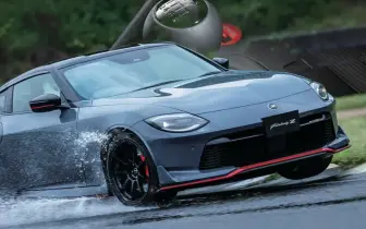 台灣明年Q2上市｜日規小改款《Nissan Fairlady Z》外型致敬初代 新增手排NISMO 採用GT-R同款煞車系統