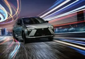 小改款Lexus NX 新增2.0油電車 油電系統升級 車內換上大螢幕