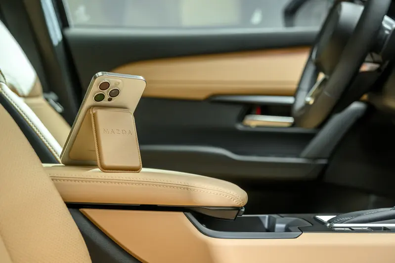 MAZDA 荒漠棕 MagSafe 皮質磁吸卡套