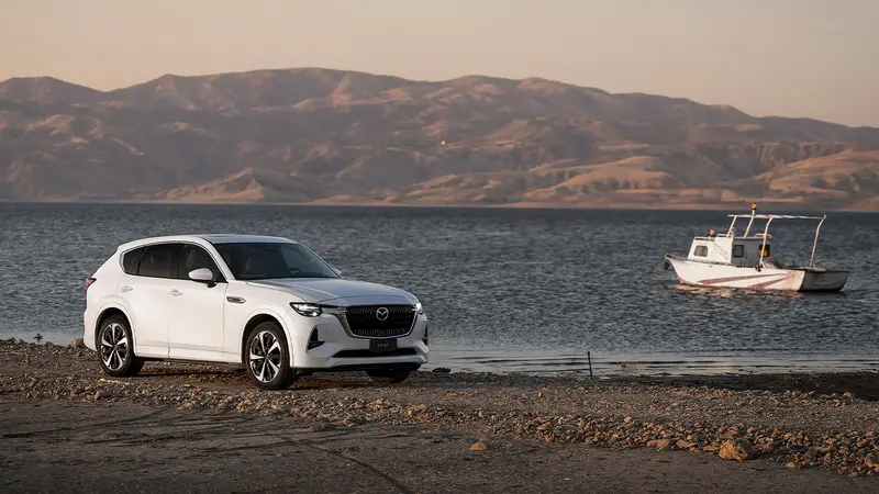 九月入主旗艦休旅 MAZDA CX-60 即享首年乙式車體險,再升級最高 120 萬元 0 利率購車方案。