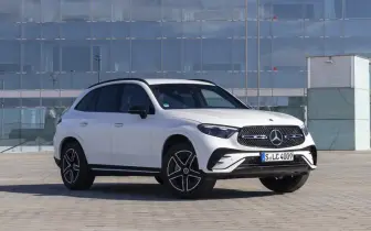 《Mercedes-Benz GLC》漲2萬元 升級雙前座通風加熱 入門款升級隔音玻璃 多光束頭燈...等配備